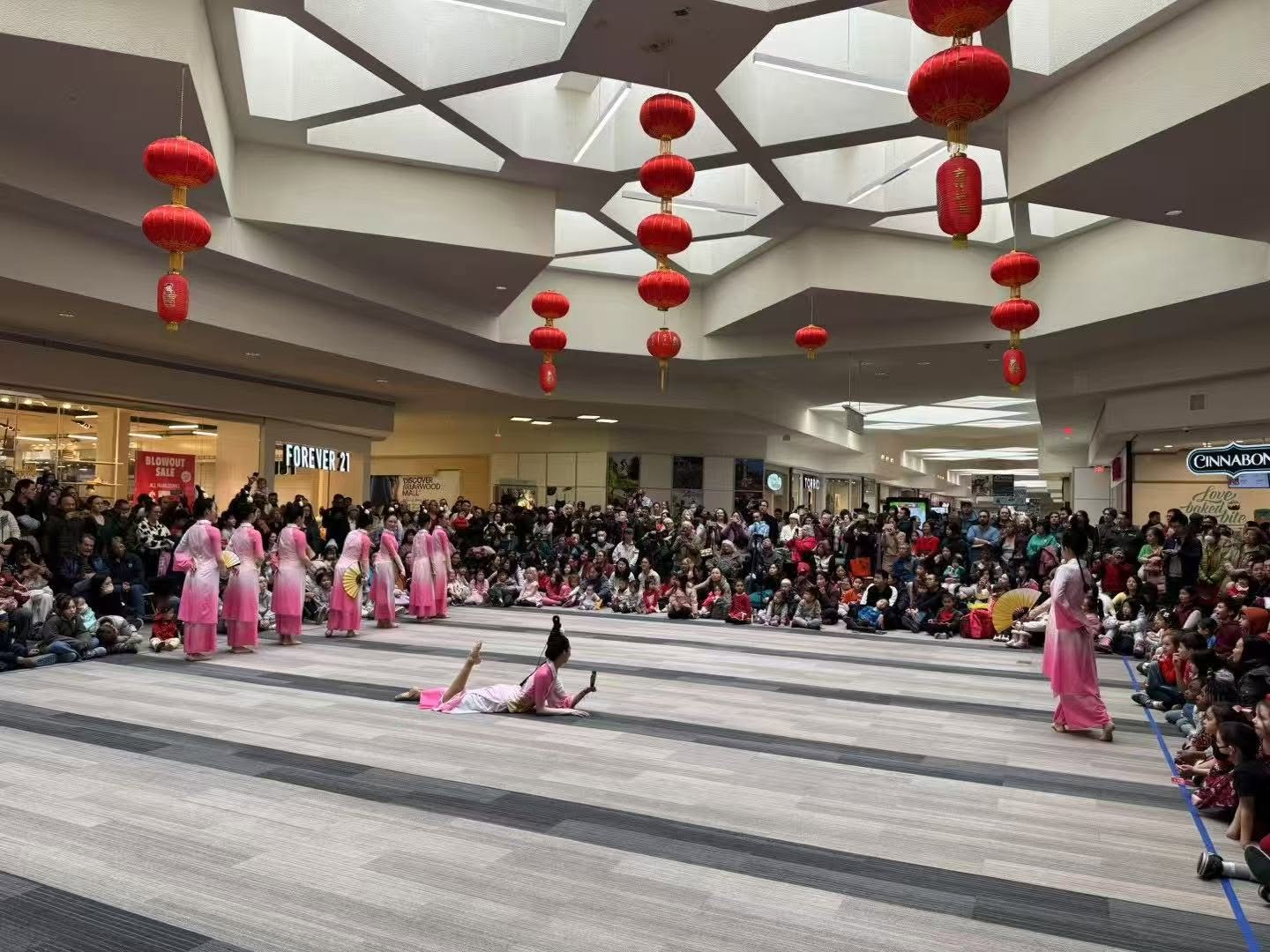 Community Mall Performance photo 2