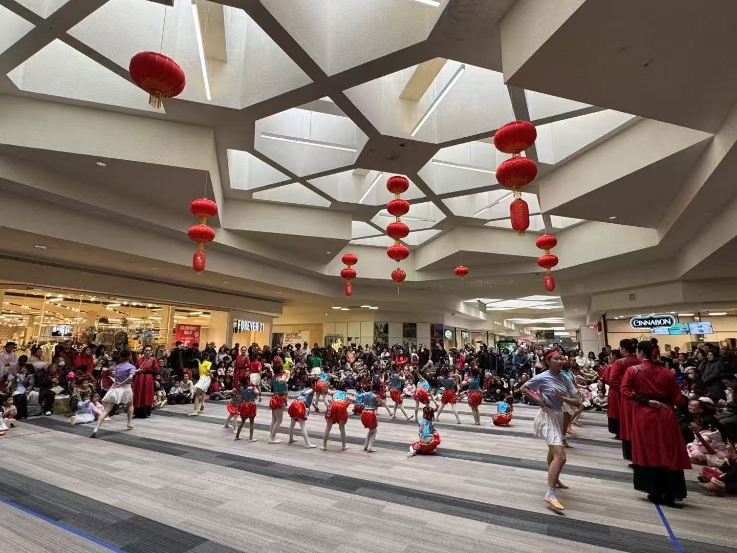Community Mall Performance photo 4